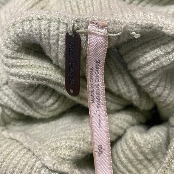 Free People Softly Structured Green Rib Knit Turtleneck Tunic Sweater Top Size S - Picture 3 of 4